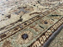 Lade das Bild in den Galerie-Viewer, Eliana - Vintage Mahal Carpet
