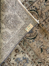 Carica l&#39;immagine nel visualizzatore di Gallery, Eliana - Vintage Mahal Carpet
