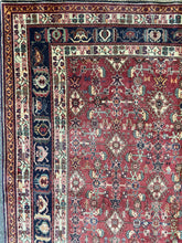 Lade das Bild in den Galerie-Viewer, Zoey - Vintage Qashqai Carpet
