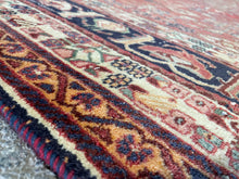 Lade das Bild in den Galerie-Viewer, Zoey - Vintage Qashqai Carpet
