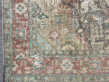 Carica l&#39;immagine nel visualizzatore di Gallery, Lilibet - Large Vintage Heriz Carpet
