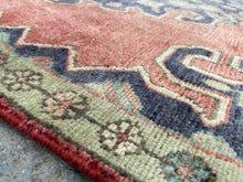 Charger l&#39;image dans la galerie, Isla - Vintage Caucasian Kazak Runner
