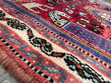 Lade das Bild in den Galerie-Viewer, Becky - Vintage Plush Qashqai Rug
