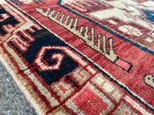 Cargar imagen en el visor de la galería, Molly - Vintage Caucasian Hand Made Runner
