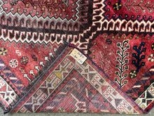 Carica l&#39;immagine nel visualizzatore di Gallery, Cartier - Vintage Tribal Qashqai Rug
