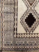 Lade das Bild in den Galerie-Viewer, Helena - Vintage Qashqai Rug
