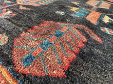 Lade das Bild in den Galerie-Viewer, Salerno - Vintage Hand Made Kazak Rug
