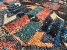 Lade das Bild in den Galerie-Viewer, Salerno - Vintage Hand Made Kazak Rug

