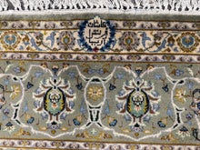 Lade das Bild in den Galerie-Viewer, Ariya - Fine Kashan Carpet Signed
