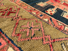 Charger l&#39;image dans la galerie, Lionel - Vintage Caucasian Kazak Runner
