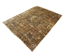 Load image into Gallery viewer, Logan - Large Vintage Heriz Wool Carpet
