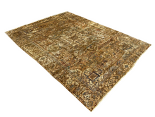 Carregar imagem no visualizador da galeria, Logan - Large Vintage Heriz Wool Carpet
