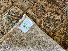 Carregar imagem no visualizador da galeria, Logan - Large Vintage Heriz Wool Carpet
