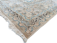 Lade das Bild in den Galerie-Viewer, Calabria - Large Vintage Kashan Persian Carpet
