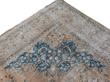 Lade das Bild in den Galerie-Viewer, Calabria - Large Vintage Kashan Persian Carpet

