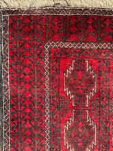 Lade das Bild in den Galerie-Viewer, Firouz - Vintage Tribal Baluch Wool Rug

