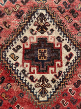 Charger l&#39;image dans la galerie, Felix - Vintage Tribal Qashqai Rug
