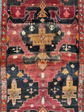 Carica l&#39;immagine nel visualizzatore di Gallery, Anita - Vintage Hand Made Caucasian Kazak Runner
