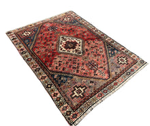 Charger l&#39;image dans la galerie, Felix - Vintage Tribal Qashqai Rug
