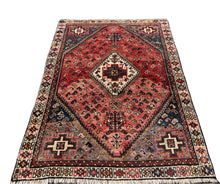 Carica l&#39;immagine nel visualizzatore di Gallery, Felix - Vintage Tribal Qashqai Rug
