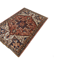 Lade das Bild in den Galerie-Viewer, Henley - Vintage Heriz Rug
