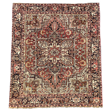 Lade das Bild in den Galerie-Viewer, Poppy - Vintage Heriz Carpet
