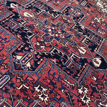 Lade das Bild in den Galerie-Viewer, Kim - Vintage Heriz Carpet
