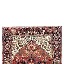 Lade das Bild in den Galerie-Viewer, Devon - Vintage Serapi Carpet
