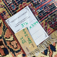 Загрузить изображение в средство просмотра галереи, Marlow - Vintage Heriz Carpet
