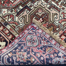 Lade das Bild in den Galerie-Viewer, Poppy - Vintage Heriz Carpet
