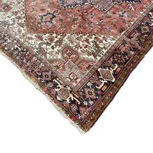 Carregar imagem no visualizador da galeria, Holly - Vintage Heriz Carpet
