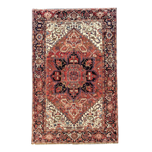 Lade das Bild in den Galerie-Viewer, Devon - Vintage Serapi Carpet
