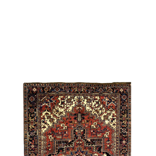 Lade das Bild in den Galerie-Viewer, Kim - Vintage Heriz Carpet
