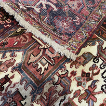 Carregar imagem no visualizador da galeria, Holly - Vintage Heriz Carpet
