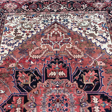 Lade das Bild in den Galerie-Viewer, Devon - Vintage Serapi Carpet
