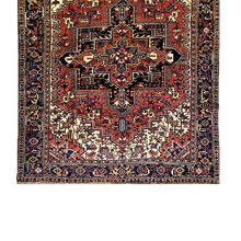 Lade das Bild in den Galerie-Viewer, Kim - Vintage Heriz Carpet
