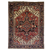 Lade das Bild in den Galerie-Viewer, Kim - Vintage Heriz Carpet
