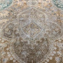 Carica l&#39;immagine nel visualizzatore di Gallery, Ffiona - Vintage Kirman Carpet
