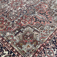 Загрузить изображение в средство просмотра галереи, Poppy - Vintage Heriz Carpet
