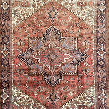 Carregar imagem no visualizador da galeria, Holly - Vintage Heriz Carpet
