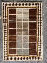 Carregar imagem no visualizador da galeria, Bailey - New Gabbeh Rug
