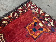 Lade das Bild in den Galerie-Viewer, Amelia - Vintage Caucasian Rug
