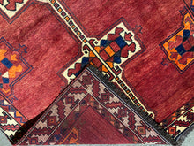 Lade das Bild in den Galerie-Viewer, Amelia - Vintage Caucasian Rug
