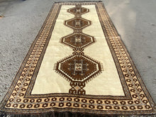 Carica l&#39;immagine nel visualizzatore di Gallery, Aria - Vintage Camel Hair Qashqai Rug
