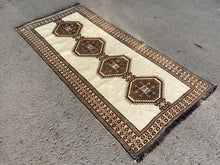 Carica l&#39;immagine nel visualizzatore di Gallery, Aria - Vintage Camel Hair Qashqai Rug
