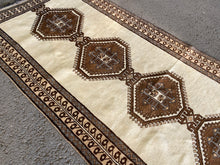 Carica l&#39;immagine nel visualizzatore di Gallery, Aria - Vintage Camel Hair Qashqai Rug
