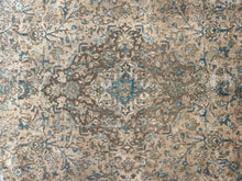 Cargar imagen en el visor de la galería, Imogen - Vintage Kirman Carpet
