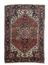 Carregar imagem no visualizador da galeria, Karla - Vintage Heriz Carpet
