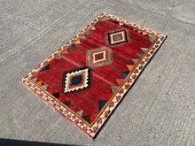 Charger l&#39;image dans la galerie, Anya - New Nomad Gabbeh Qashqai Rug
