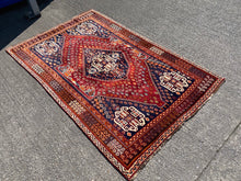 Carregar imagem no visualizador da galeria, Ivy - Gorgeous Qashqai Rug
